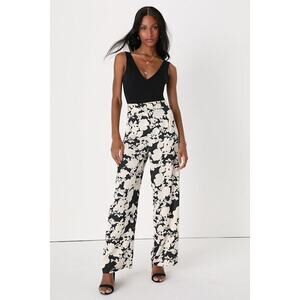 Brand New Lulus Stunningly Chic Black And White Floral Wide-leg Pants - Size M